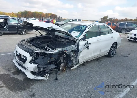 2018 Mercedes-Benz C 300 4Matic из США, поврежденный, VIN 55SWF4KBXJU280977